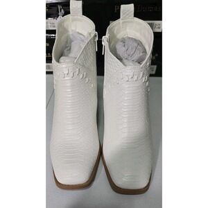 Pierre Dumas White Textured Ankle Booties